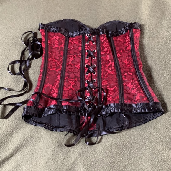 New sexy bustier w/ matching thong.  Approx. 12 in. w/ long ribbon for expansion - Picture 4 of 9